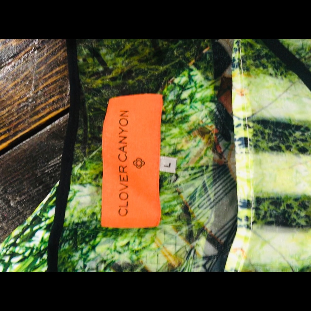 Clover Canyon Multi-Pattern Mesh Cover Sarong!! - image 3